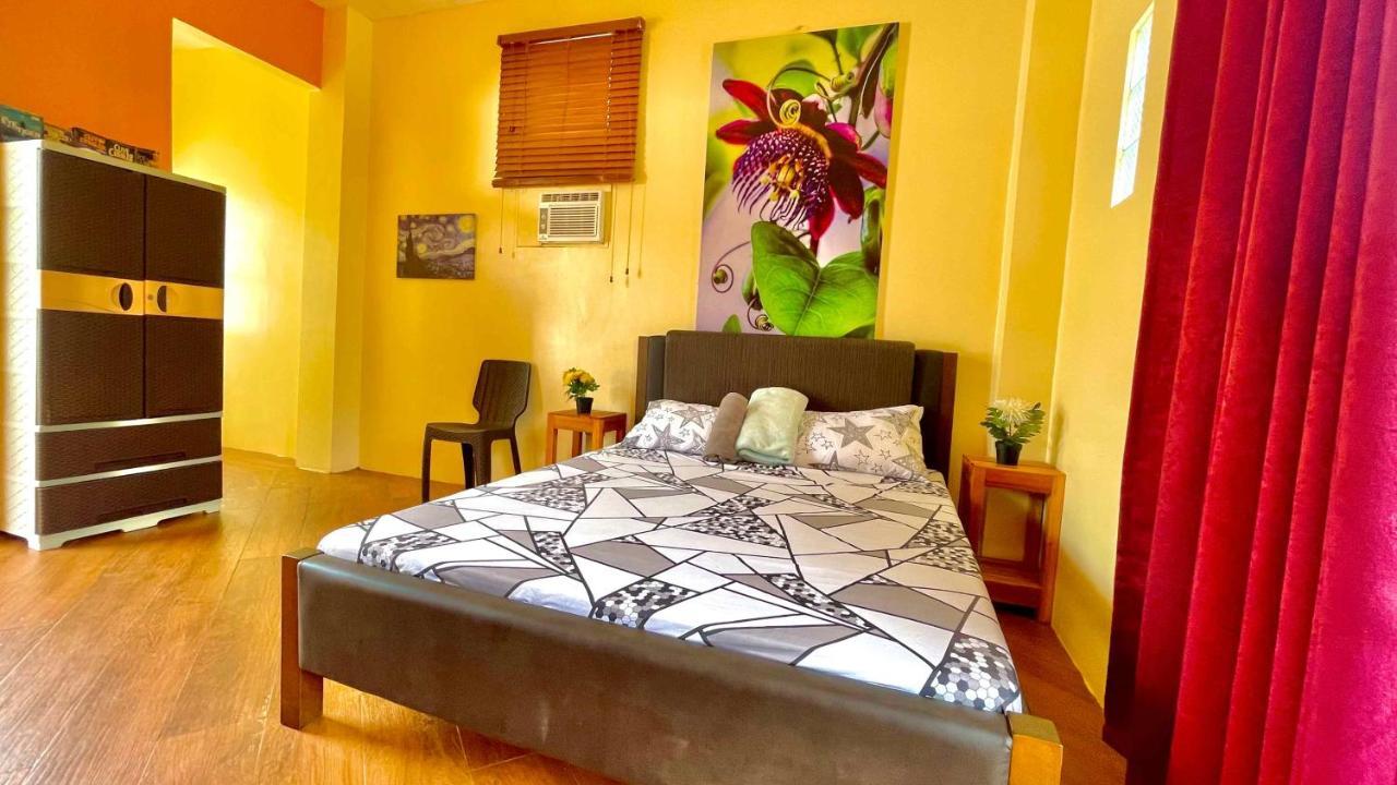 Blue Moon Guesthouse Puerto Princesa Buitenkant foto