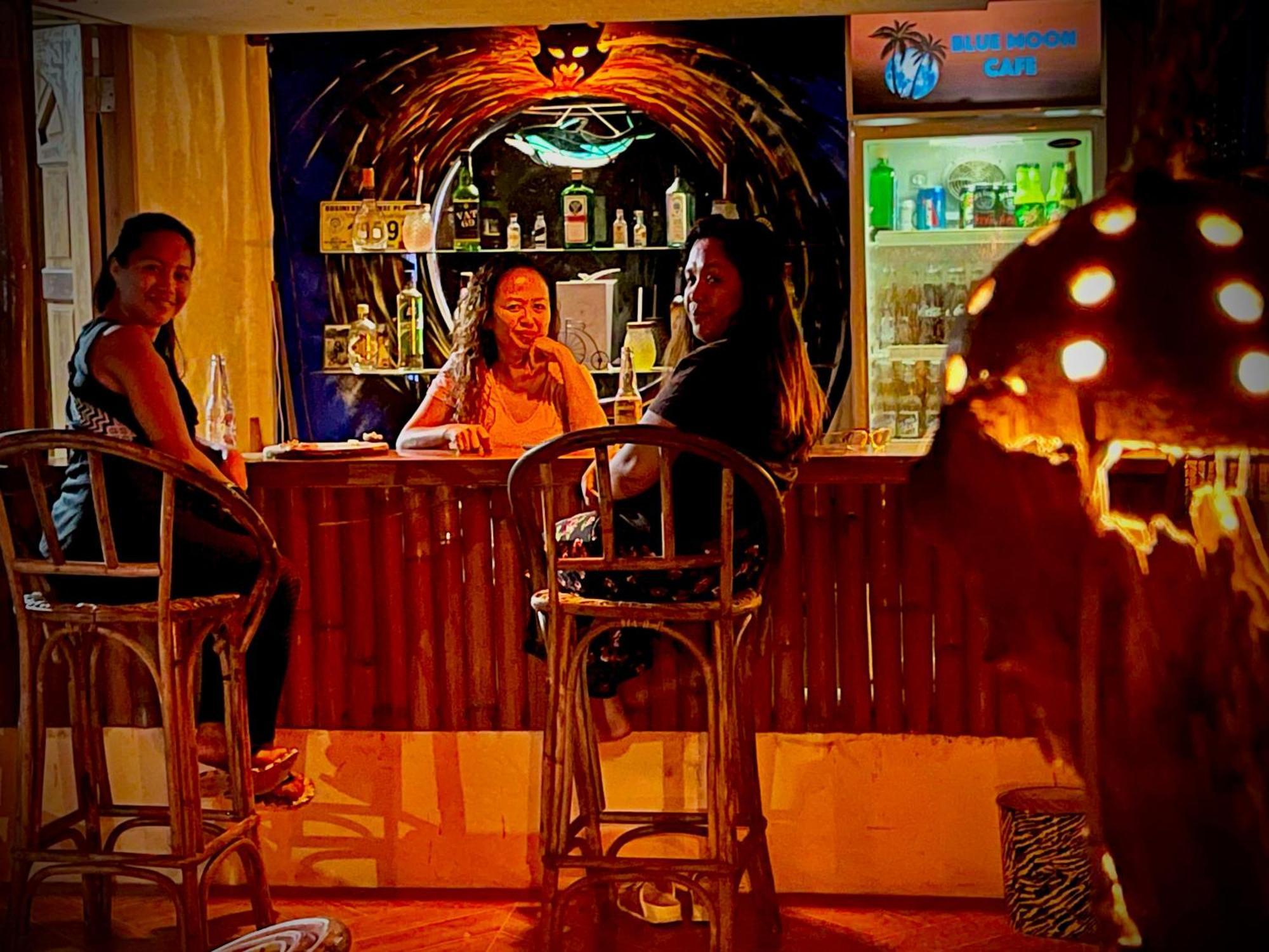 Blue Moon Guesthouse Puerto Princesa Buitenkant foto