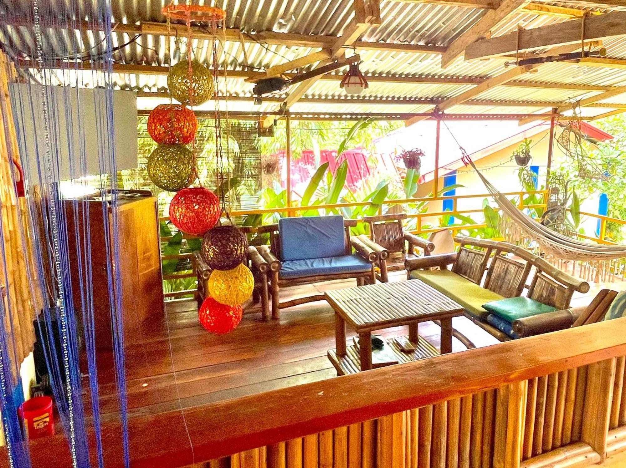 Blue Moon Guesthouse Puerto Princesa Buitenkant foto